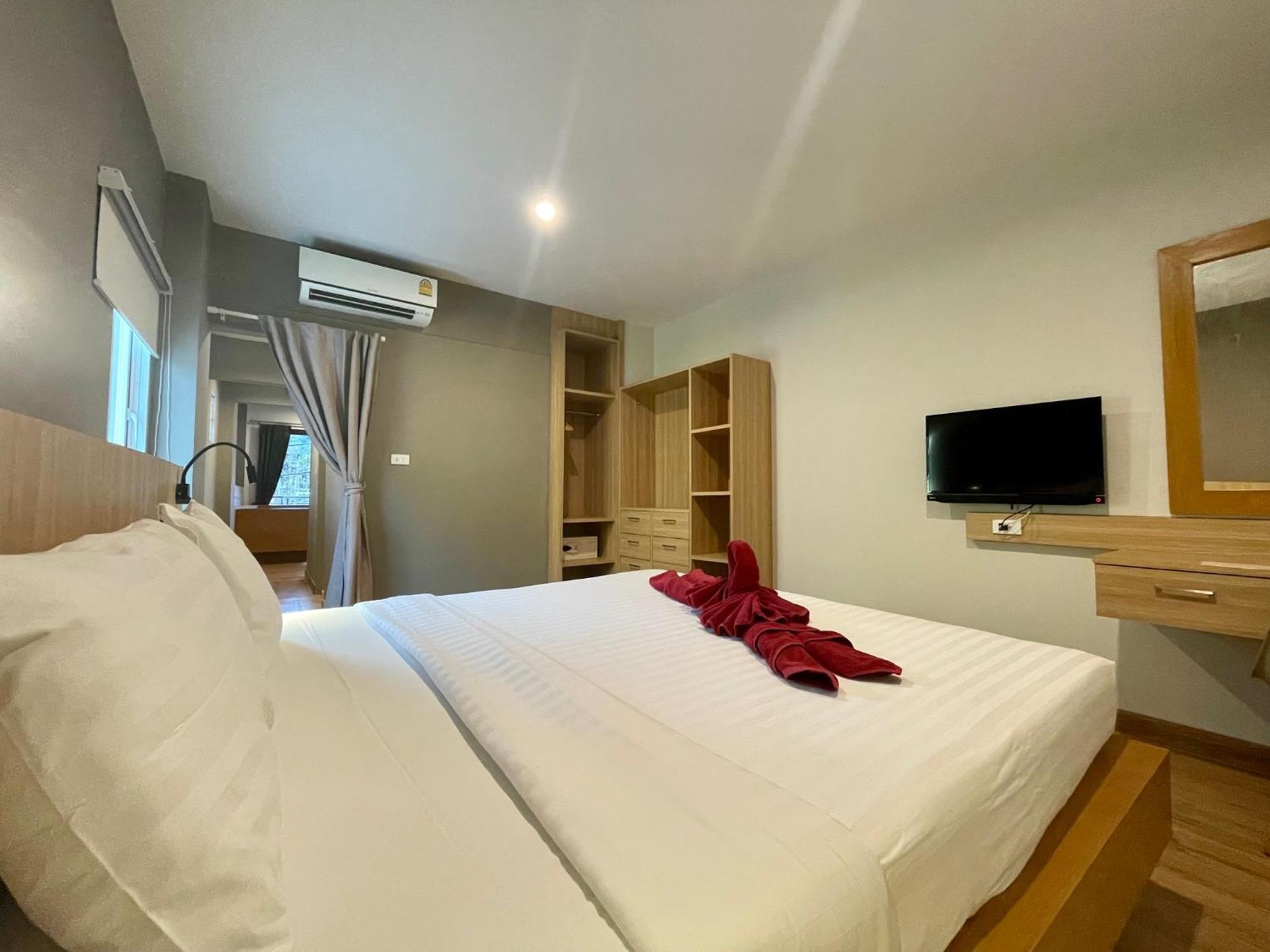 Room Actually Service Apartment Karon Екстериор снимка