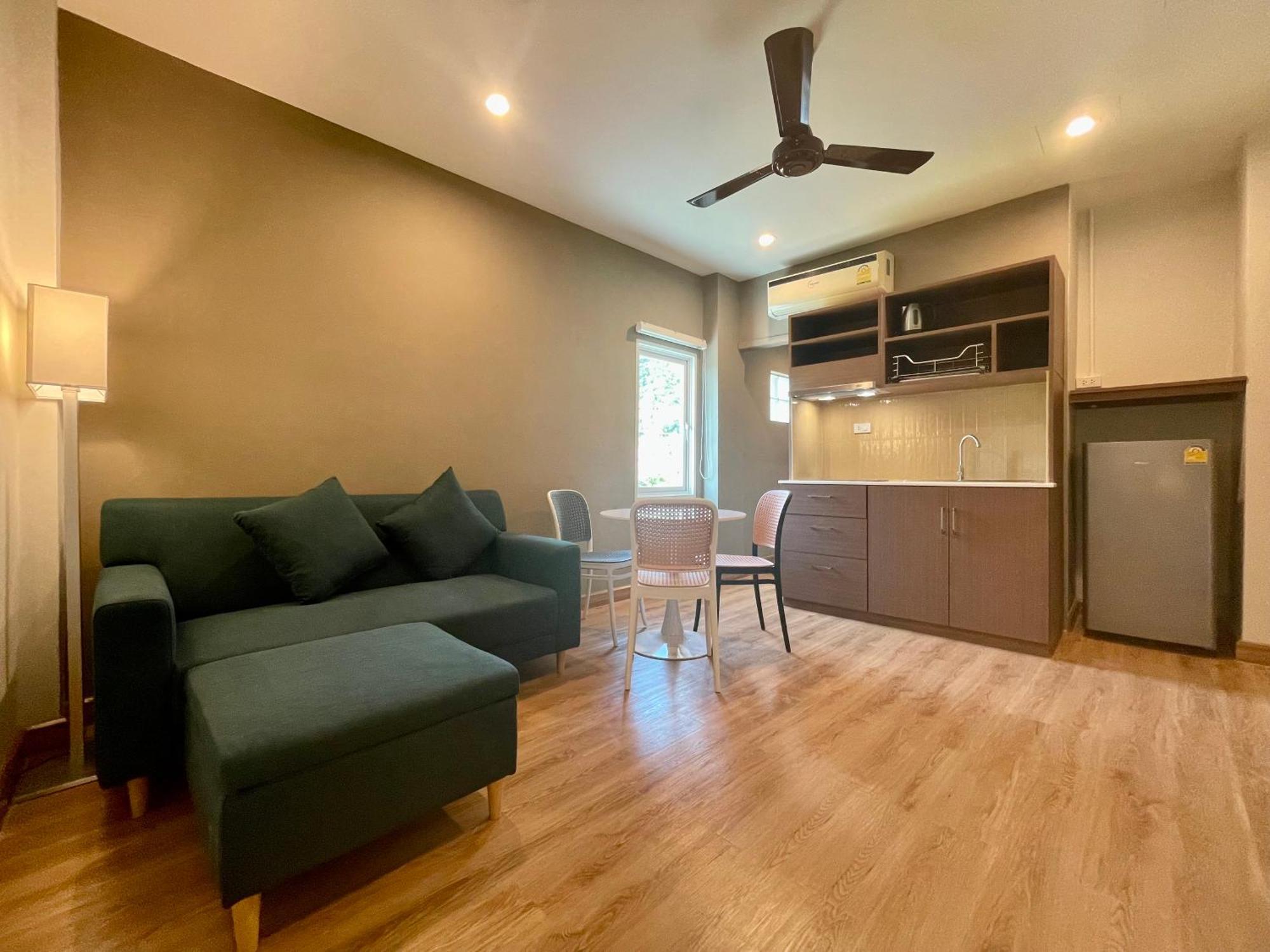 Room Actually Service Apartment Karon Екстериор снимка