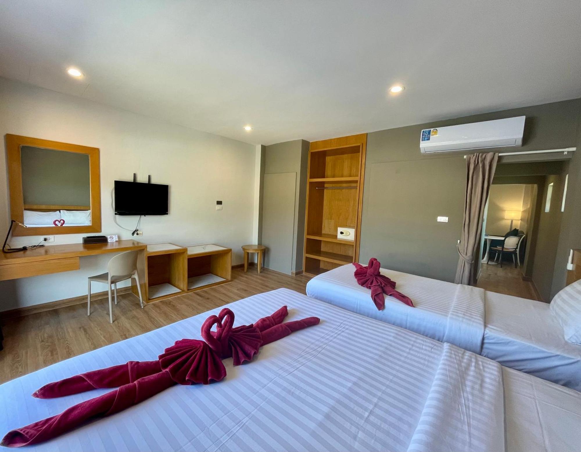 Room Actually Service Apartment Karon Екстериор снимка